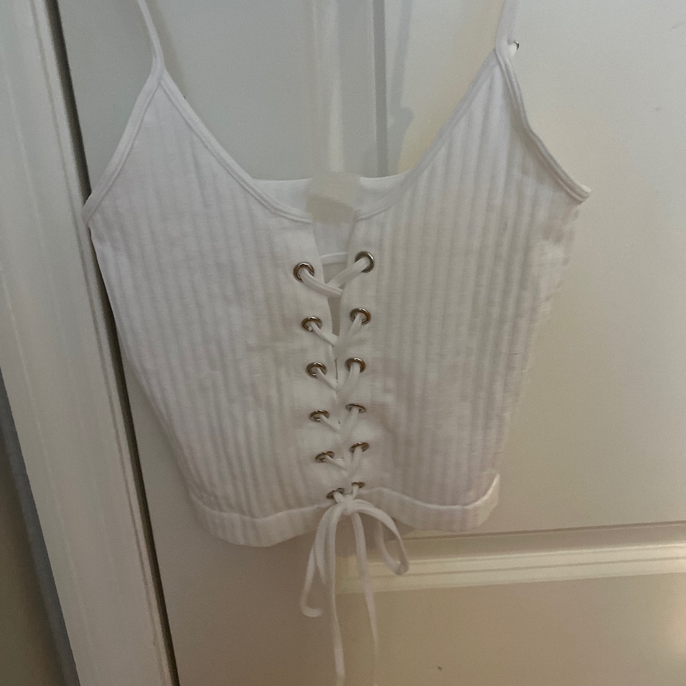 Cropped lace up tank